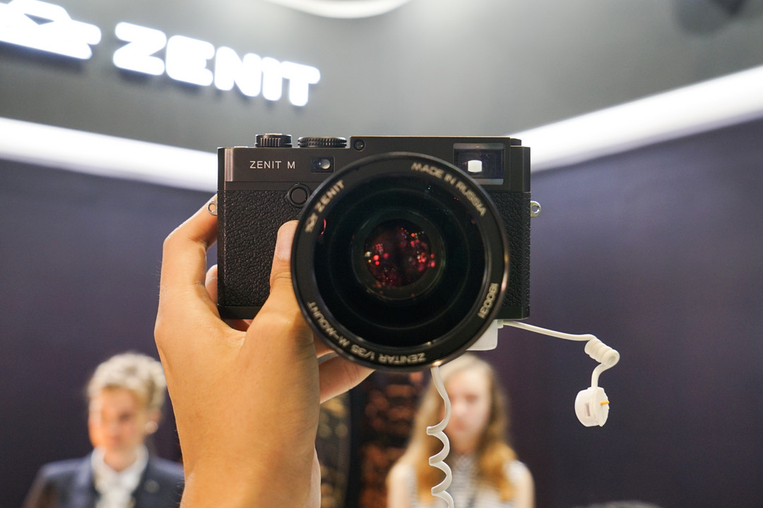 玩最新相机，拍漂亮姐姐、还能活捉值友 第21届上海摄影器材展开幕逛展