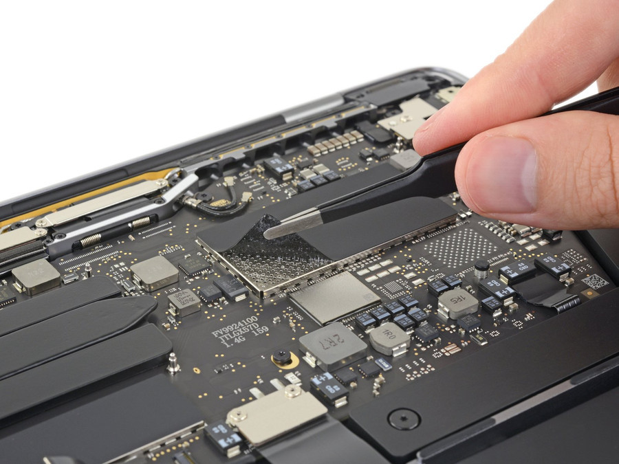 SSD 不可自行更换：iFixit 拆解新款入门 13 英寸 MacBook Pro