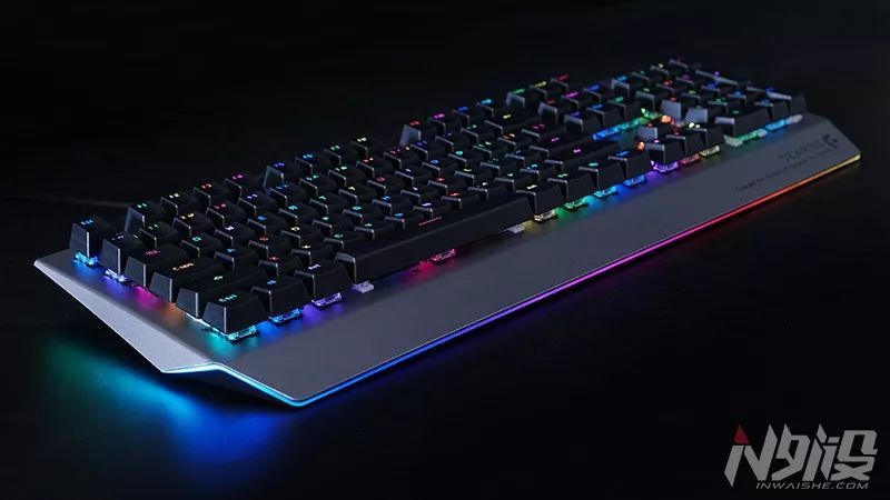 英朗金属造型，RGB光感轴：迪摩 恶魔F3 1.0 机械键盘体验&图赏