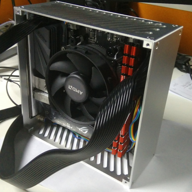 itx主机还需要显卡吗?极限尺寸s18 itx机箱装机示范