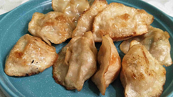 夏日水饺的两种吃法：凉拌还是生煎