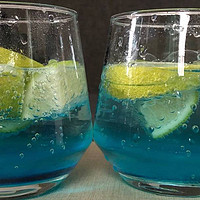 夏日特饮之这一杯谁不爱，蓝橙益力多气泡水