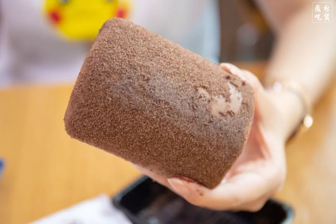 便利店⑩款雪糕测评 | 跳跳糖雪糕、王老吉雪糕、脏脏包雪糕……