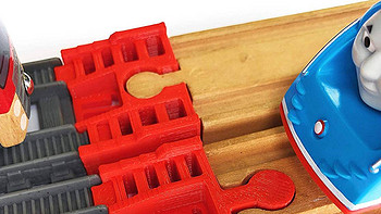 说玩具 篇一：火车轨道怎么选？托马斯Thomas的，Brio的，Tomica，宜家Ikea的通通可以连起来的