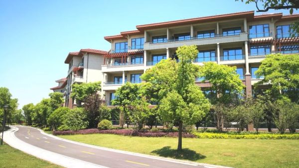 玩转小众湖州，出门即景！泰州华侨城温泉奥思廷酒店1晚套餐+温泉+高尔夫+花园+农场门票