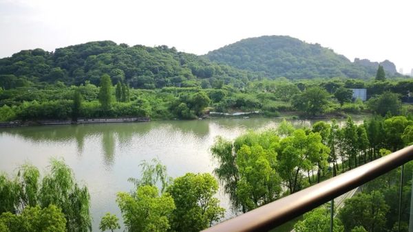 玩转小众湖州，出门即景！泰州华侨城温泉奥思廷酒店1晚套餐+温泉+高尔夫+花园+农场门票