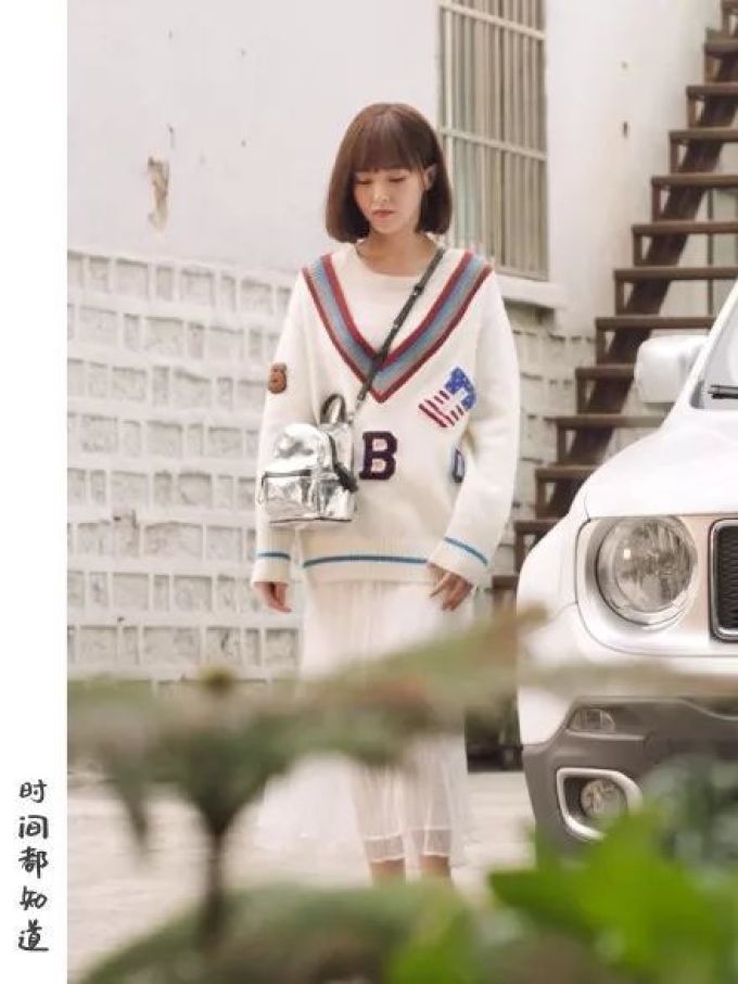 对不起,“现女友”杨紫的穿搭真的不是很好看。| 范小可侃穿搭