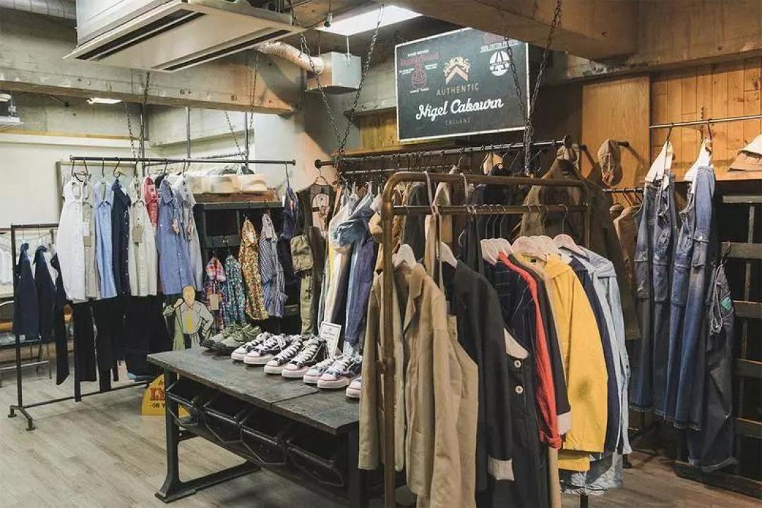 资讯速递:VAINL ARCHIVE x Vans 联乘鞋款、Dr. Martens限量联名鞋款及Carhartt联名即将上架