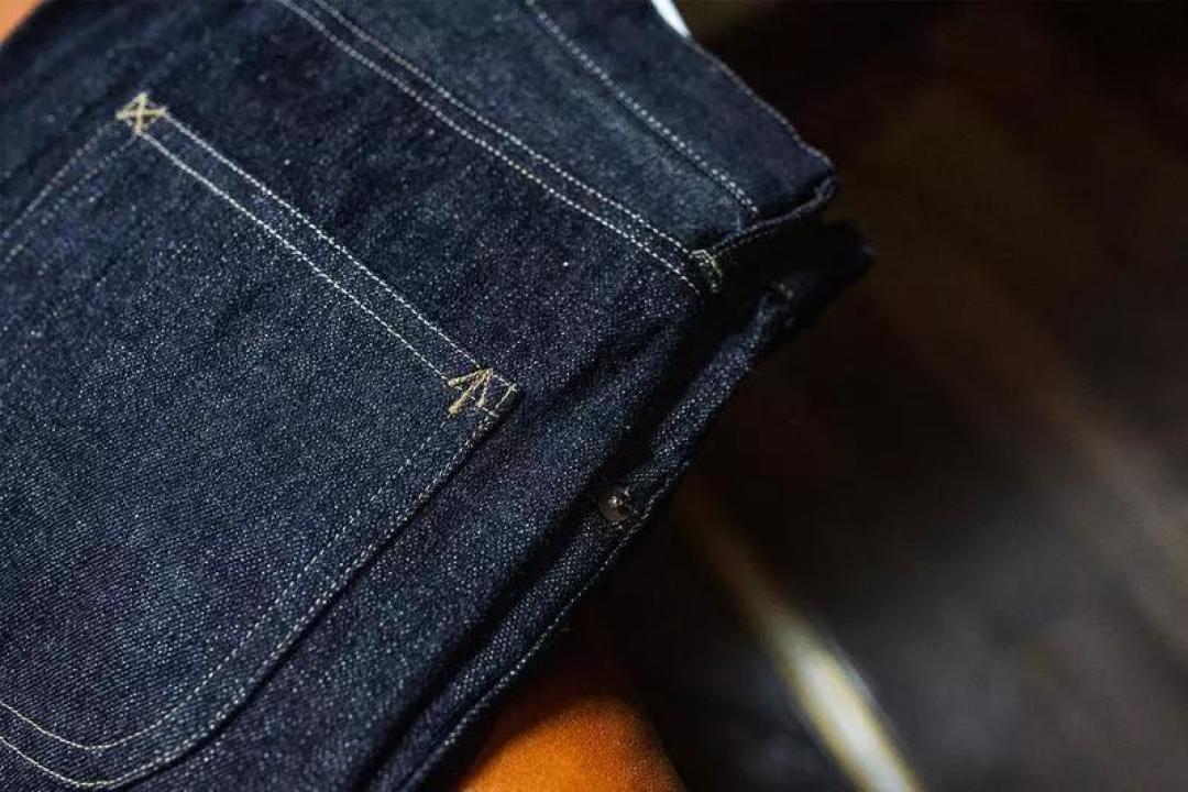 资讯速递:VAINL ARCHIVE x Vans 联乘鞋款、Dr. Martens限量联名鞋款及Carhartt联名即将上架