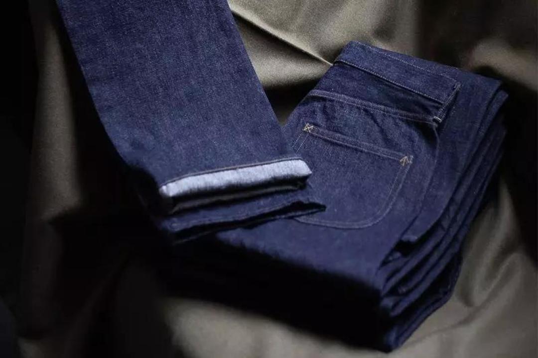 资讯速递:VAINL ARCHIVE x Vans 联乘鞋款、Dr. Martens限量联名鞋款及Carhartt联名即将上架
