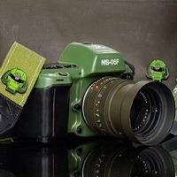 相机也能涂装 摄影师给Zaku II做了一台照相机