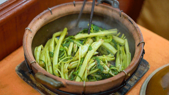 广州美食:开在芳村的【啫啫大排档】,好吃到飞起