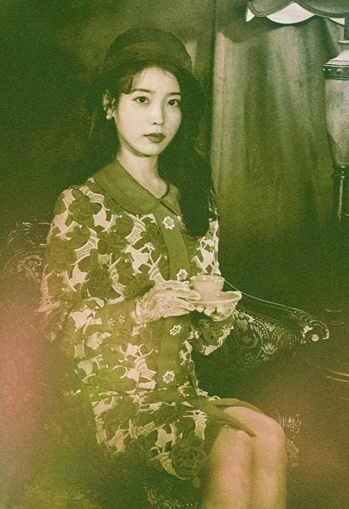 IU新剧美绝了!复古风穿搭风向标,照着穿复古又时尚!