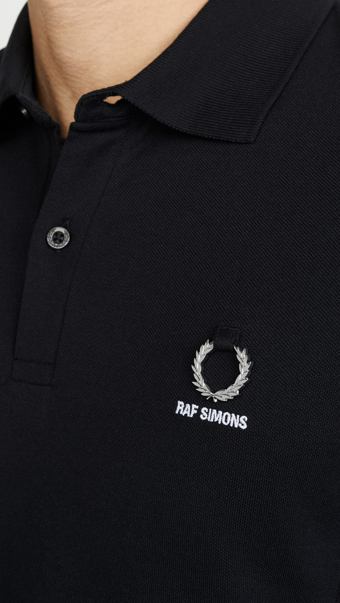 肖像与金属月桂：FRED PERRY X RAF SIMONS 带来2019秋冬合作新品