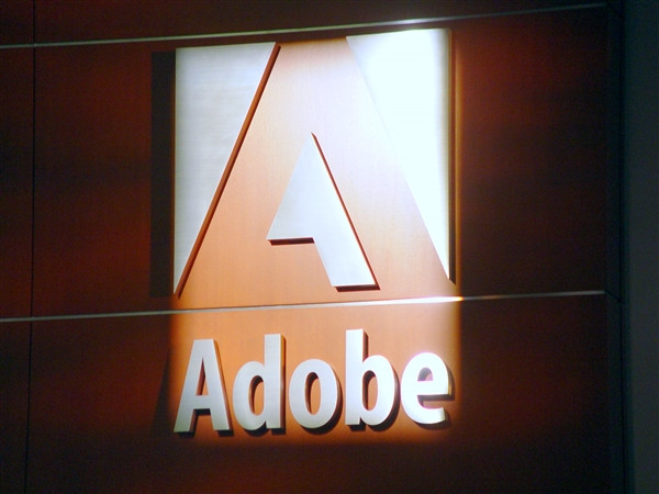 Adobe 推出 Creative Cloud 国行套餐，包含 PS 和 Lightroom