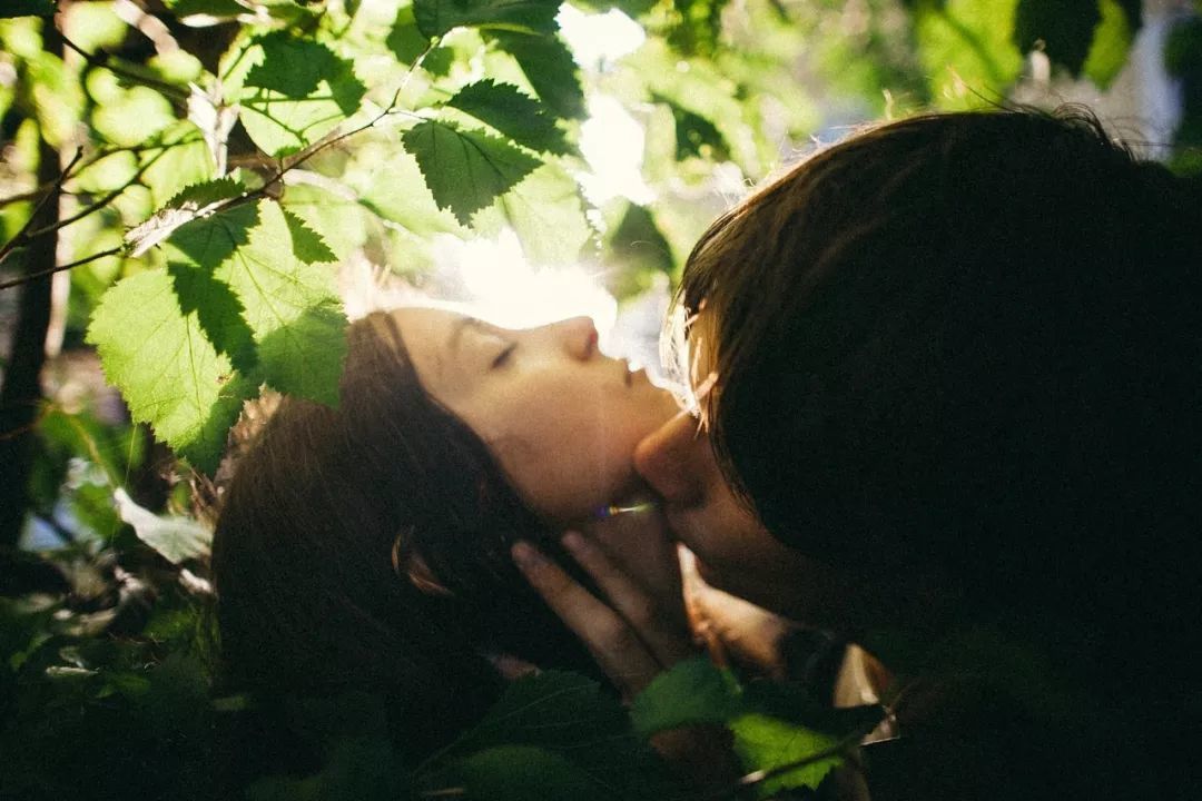这才是女朋友想要的情侣照嘛！一定要带她去拍系列···