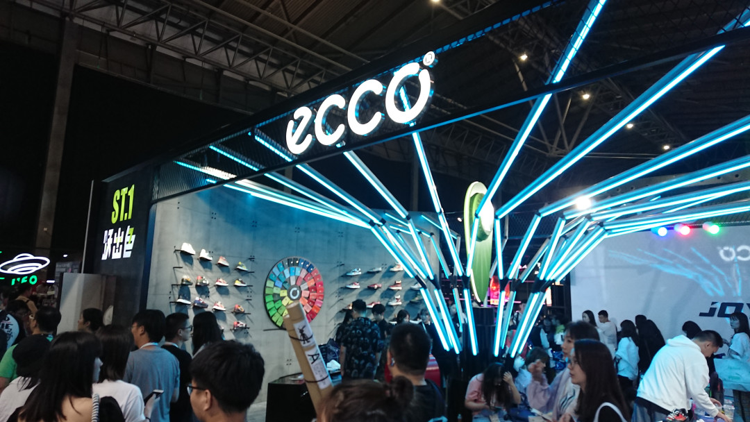 男值友心中YOHOOD潮流展什么水平?不到现场也能即看即买