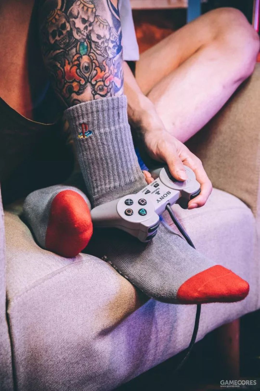 打开记忆之匣，「吉考斯工业 × PlayStation」纪念套装及训练包今日发售！