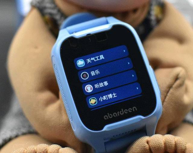 不用跑营业厅办卡了，4G视频通话、AI智能的阿巴町V328e体验
