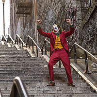 《小丑》戛纳首映，好评逆天堪比最佳漫改影片