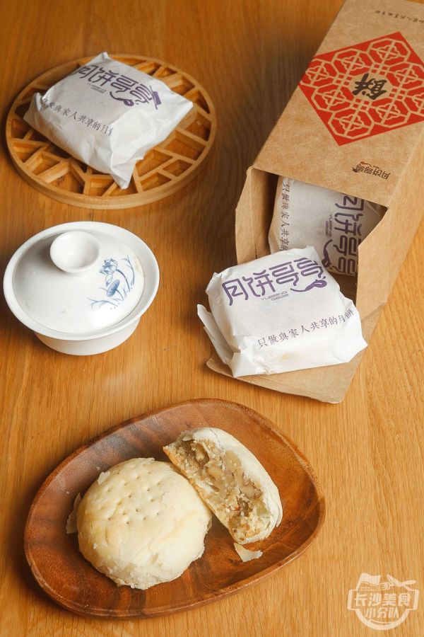月饼哥哥“有温度的月饼”一天卖出20万个!今年换你给家人送月饼了