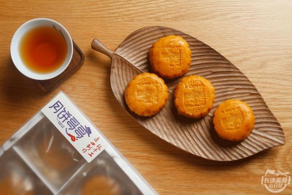 月饼哥哥“有温度的月饼”一天卖出20万个!今年换你给家人送月饼了
