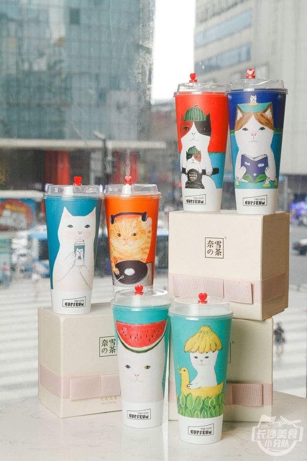 8月来奈雪,吸猫!还有新品冰淇淋猫眼绿宝石