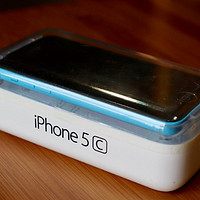 
第一台iPhone是大学时的5C了，蓝