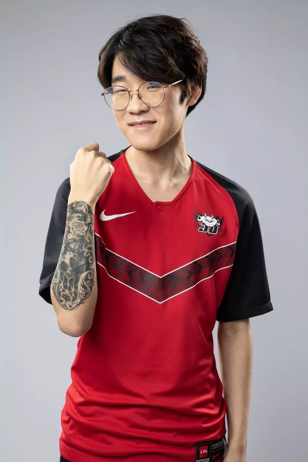 助力LPL出征S9：NIKE 耐克 携手 LPL 发布 战队比赛队服