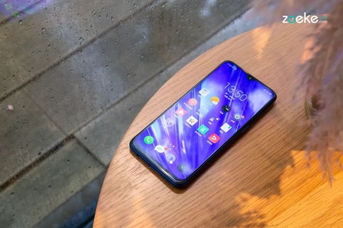 在不足千元的手机擂台赛之中,realme Q 像一位卯足干劲的选手