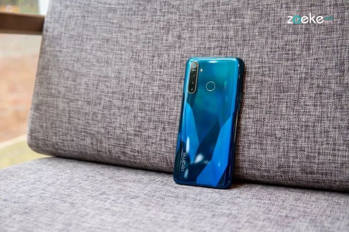 在不足千元的手机擂台赛之中,realme Q 像一位卯足干劲的选手