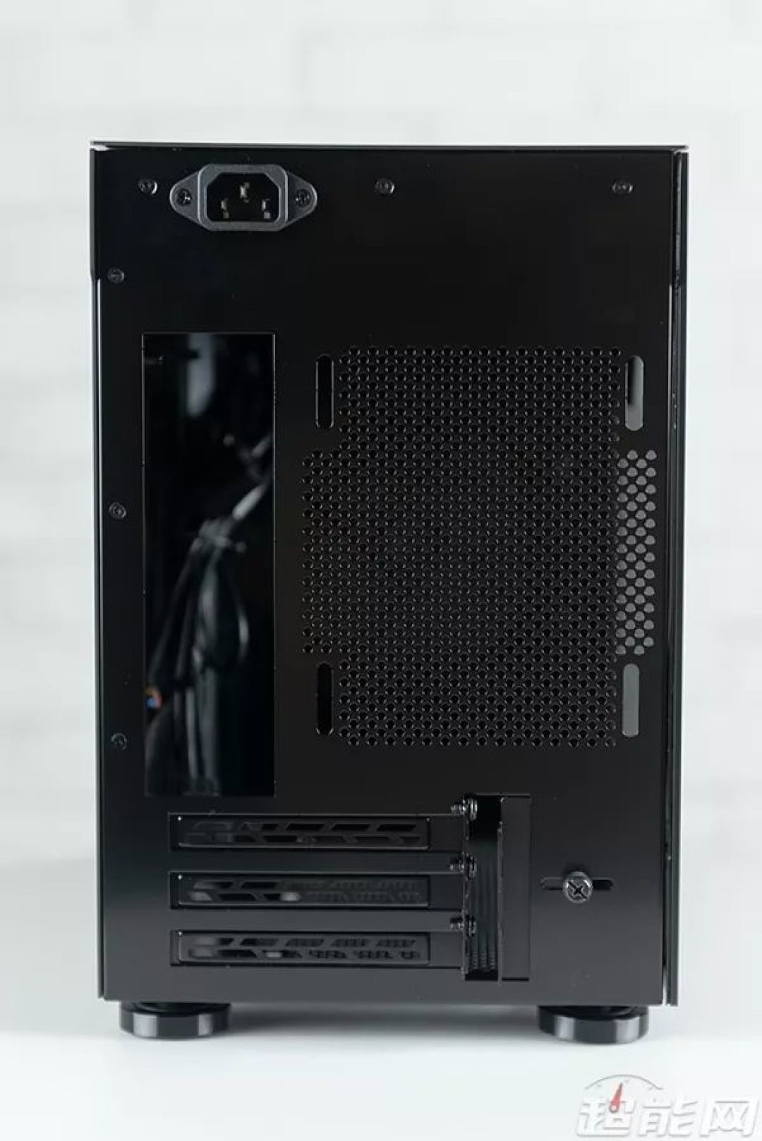 联力小犀牛TU150 ITX机箱评测：手提拉丝铝制小钢炮