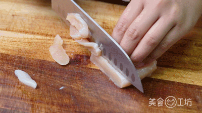 没想到它俩炒一炒,味道不输番茄炒蛋!