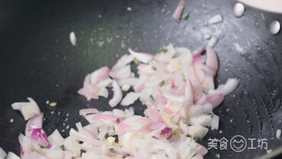 没想到它俩炒一炒,味道不输番茄炒蛋!