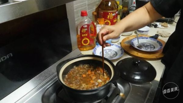 一口砂锅一块儿羊肉,二十分钟就能做出新疆手抓饭