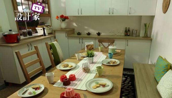 她只用宜家爆改8㎡餐厅,容下全家九口人!伸缩餐桌、大餐柜,收纳多5倍