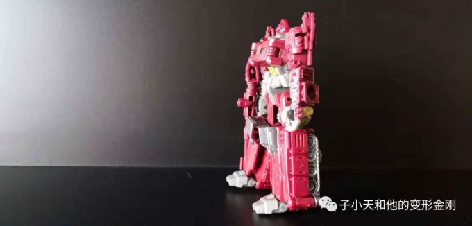 【评玩具】子小天:大果果测评《变形金刚 泰坦系列战戟和钢牙 小比例中的“好兄弟”》
