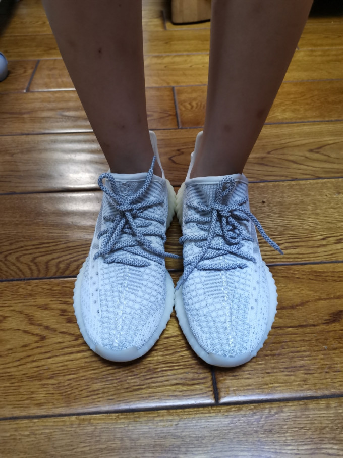 阿迪达斯休闲运动鞋