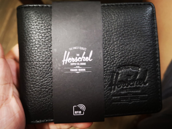 Herschel真皮钱包低调的奢华