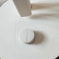 小米台灯，按钮开裂。