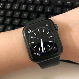Apple watch4，依然香的选择。