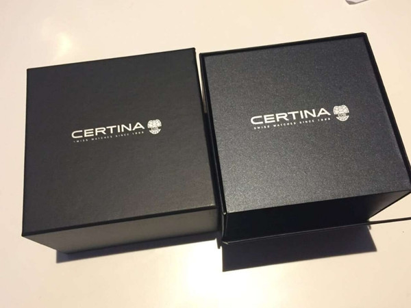 雪铁纳的石英方表，很帅哦！！