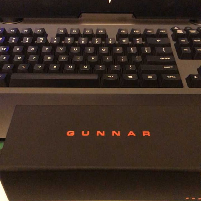 Gunnar cyber 电竞眼镜香吗？