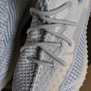 全新拼接鞋面的YEEZY350