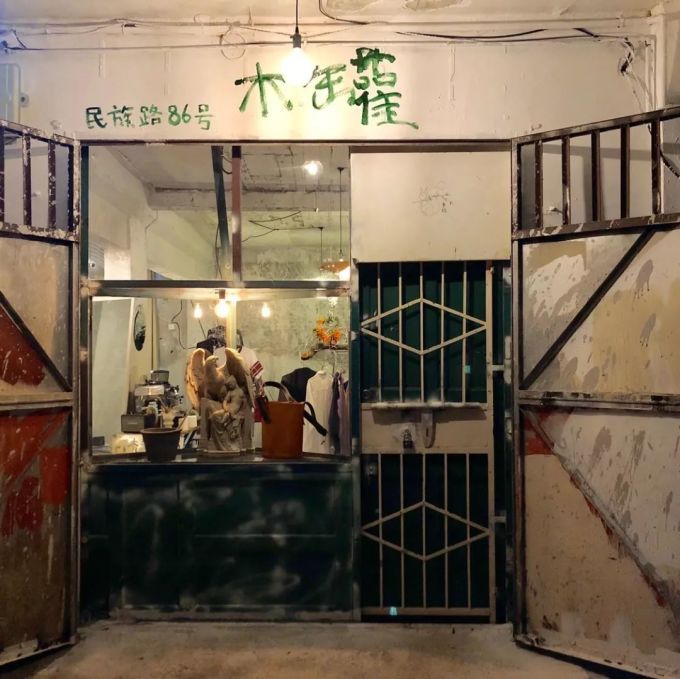微信图片_20190716163925.jpg 这对情侣逃离广州又回到广州,只为开一家「简陋」的店