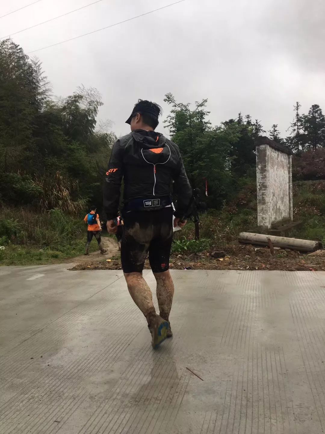 超轻硬壳到底行不行?—DYNAFIT雪豹和GearLab燃烧装备两件硬壳简单对比