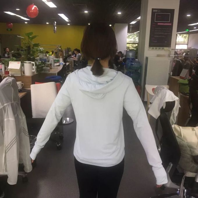 防晒衣评测 | 阿迪、耐克不防晒,它竟比棉T恤还透气