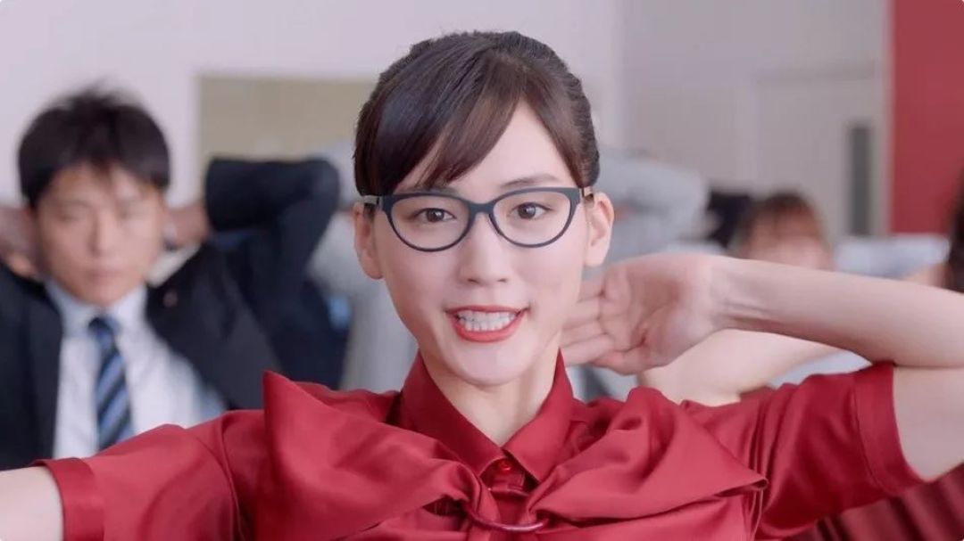 呆板女生or文艺女神？又戴眼镜又化妆要怎么办才好？