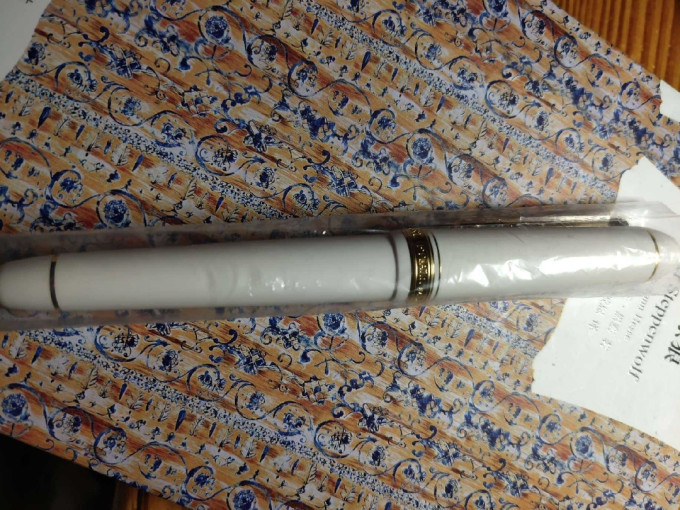 白金钢笔