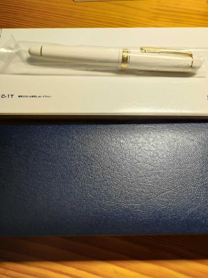 白金钢笔